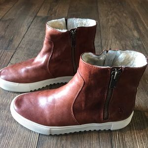frye gia shearling